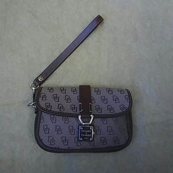 Dooney & Bourke Handbags - Fabulous Dooney & Bourke wristlet